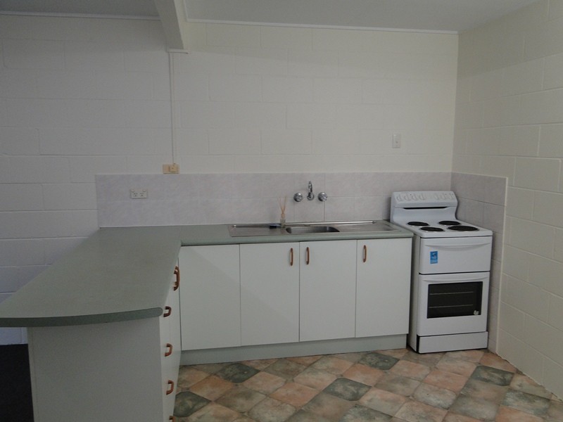 2/1 SAM STREET, West Gladstone QLD 4680