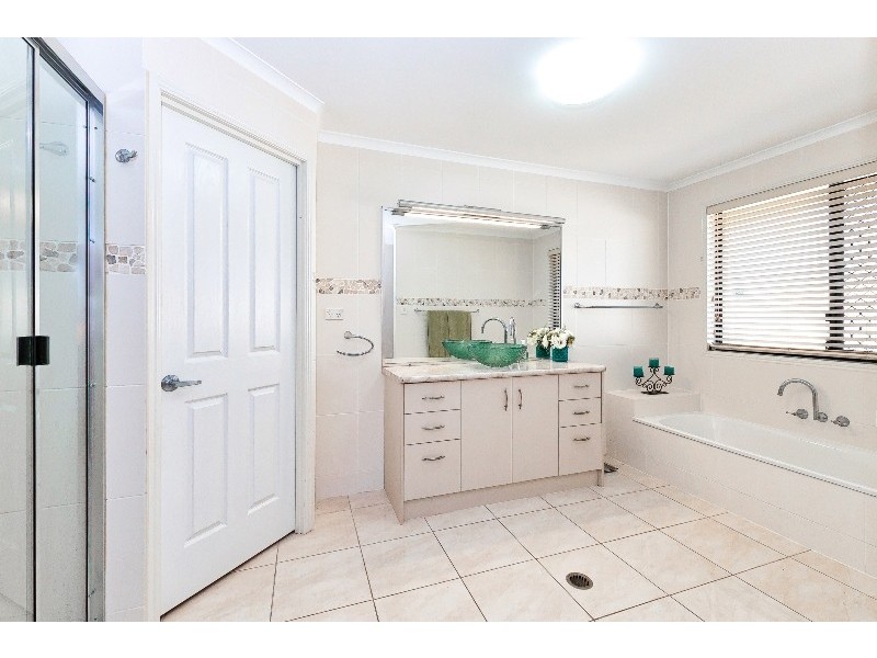 32 Beezley Street, Glen Eden QLD 4680