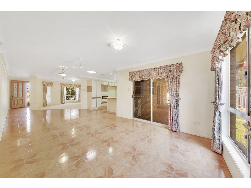 4 St Bees Court, Clinton QLD 4680