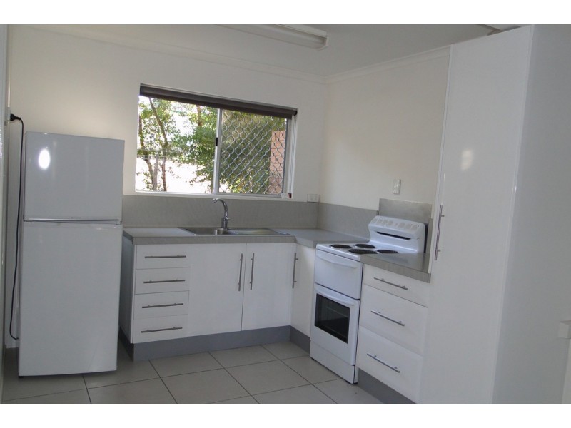 2/4 ORMONDE STREET, West Gladstone QLD 4680