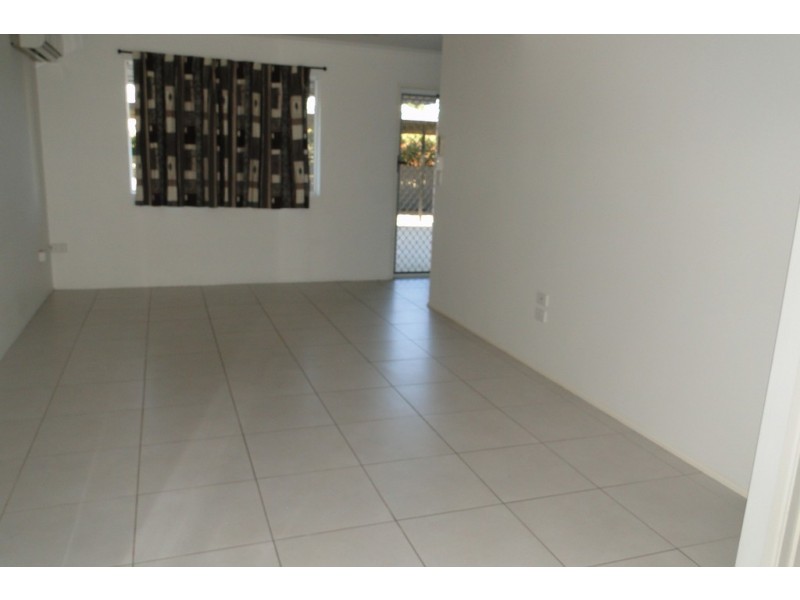 2/4 ORMONDE STREET, West Gladstone QLD 4680