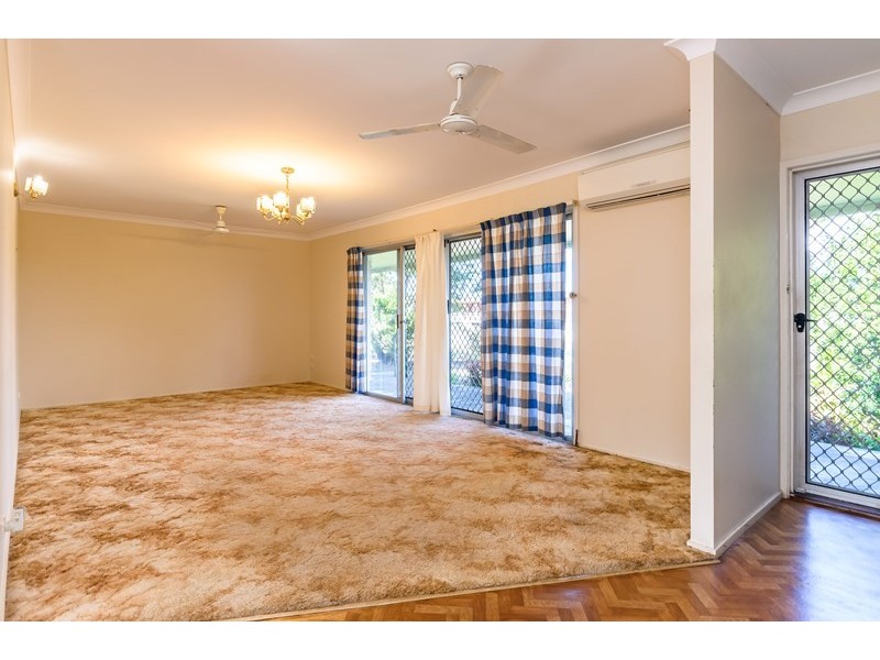 9 Roe Street, West Gladstone QLD 4680