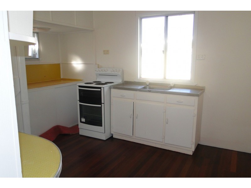 8 MARGARET STREET, South Gladstone QLD 4680