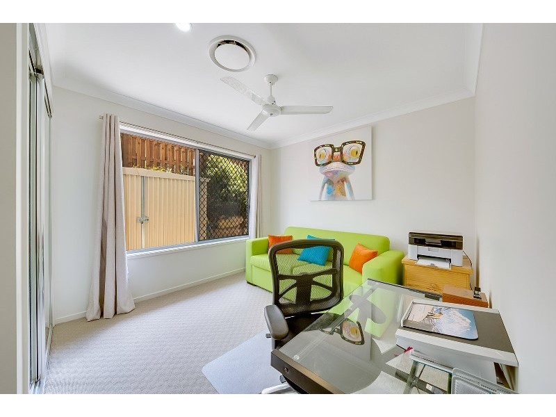 6 Scholes Way, Kirkwood QLD 4680