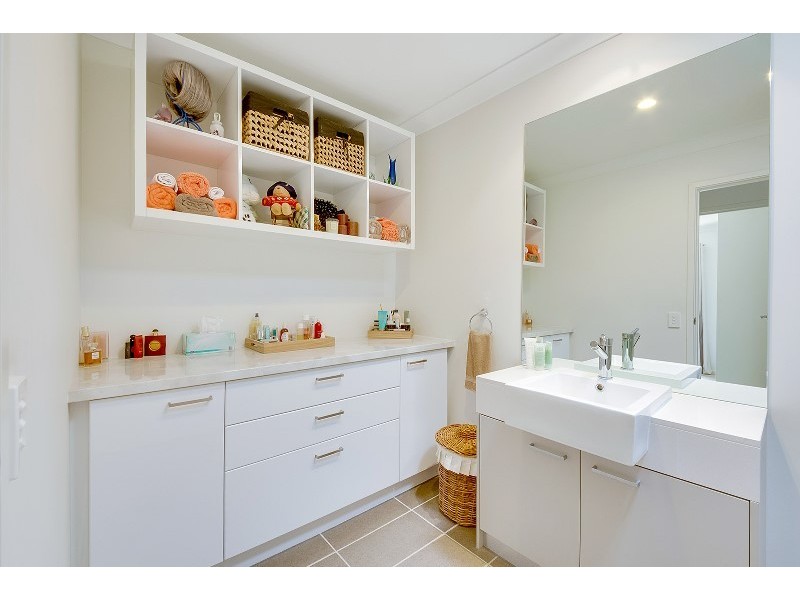 6 Scholes Way, Kirkwood QLD 4680