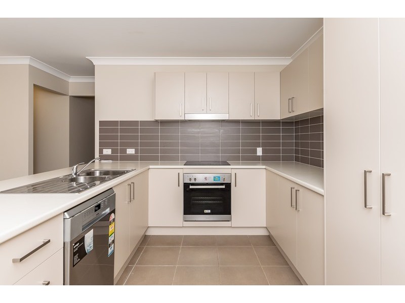 21 Winpara Drive, Kirkwood QLD 4680