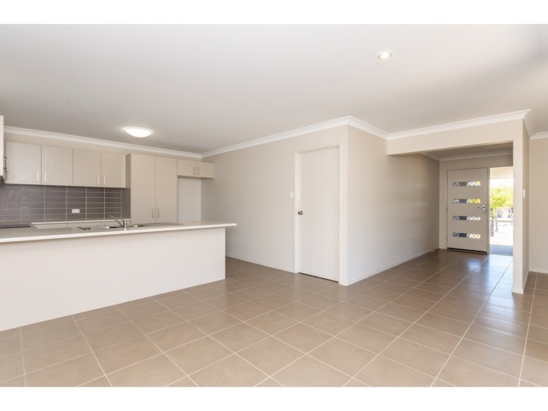 21 Winpara Drive, Kirkwood QLD 4680