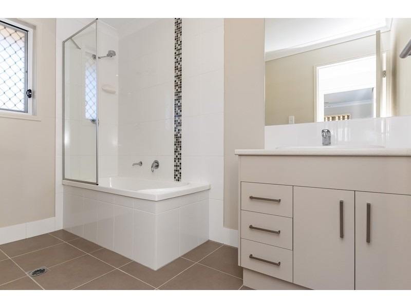 21 Winpara Drive, Kirkwood QLD 4680