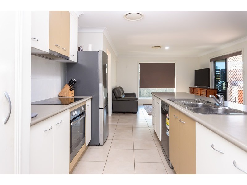 11 Woodland Court, Kirkwood QLD 4680