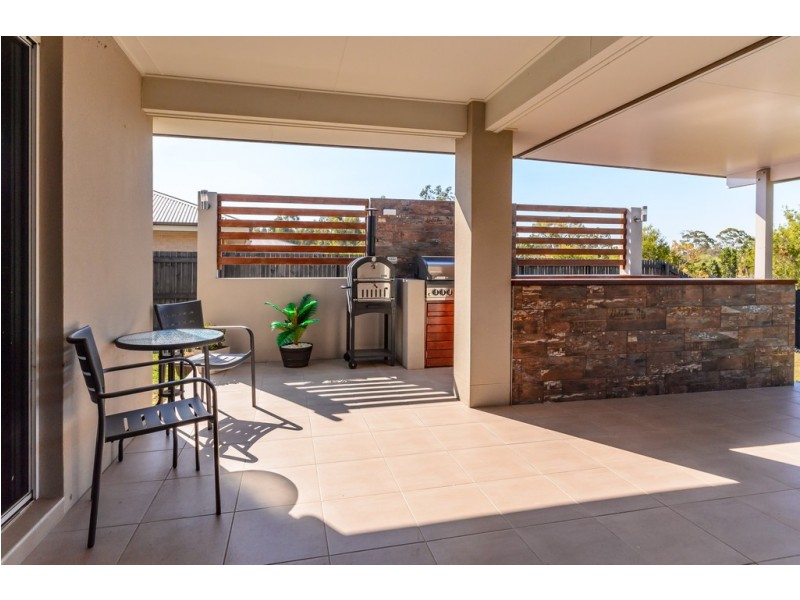 11 Woodland Court, Kirkwood QLD 4680