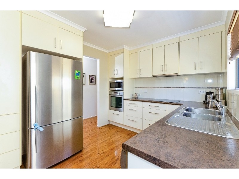 28 Willow Street, New Auckland QLD 4680