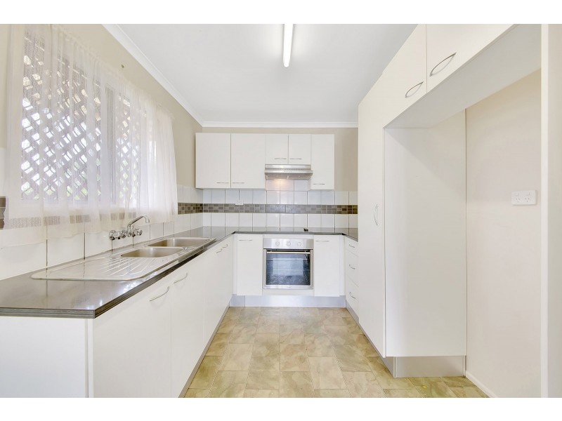 23 PINE AVENUE, West Gladstone QLD 4680