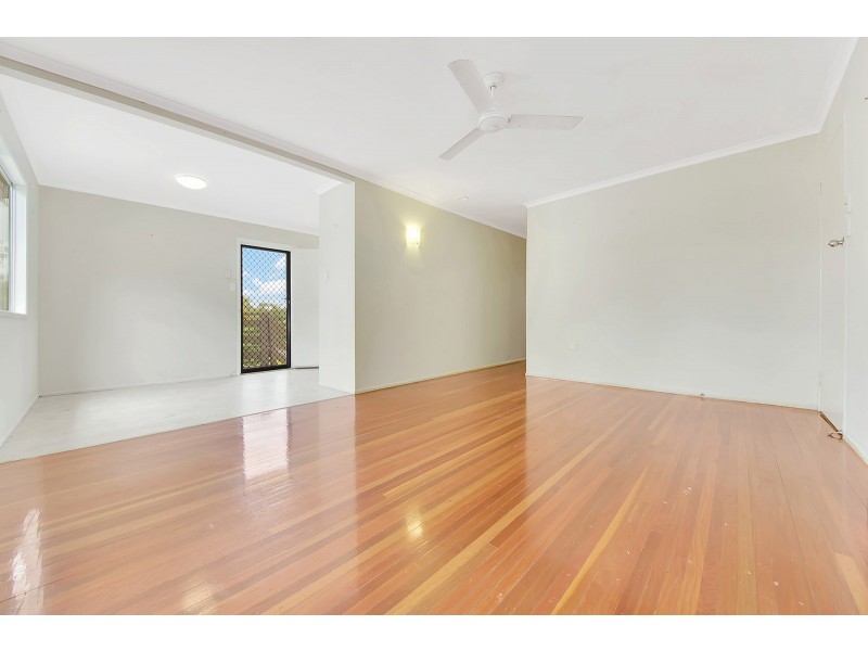 23 PINE AVENUE, West Gladstone QLD 4680