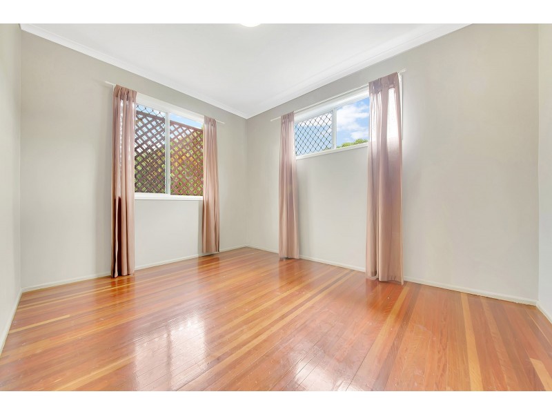 23 PINE AVENUE, West Gladstone QLD 4680