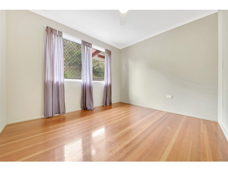 23 PINE AVENUE, West Gladstone QLD 4680