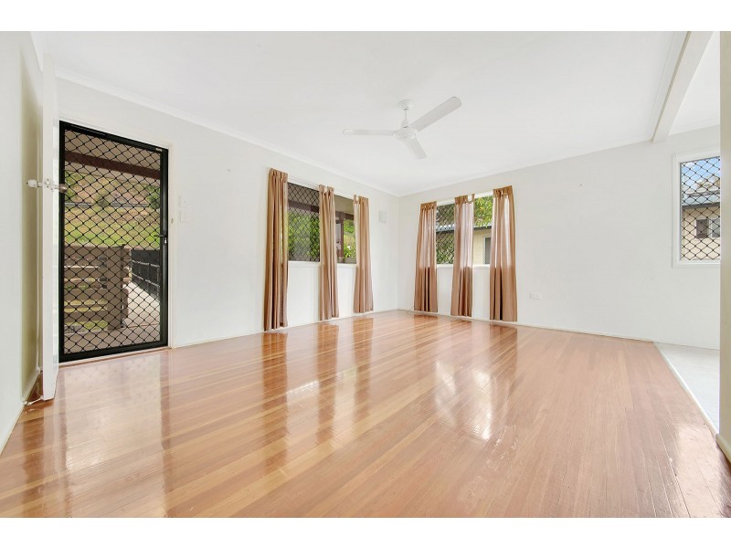 23 PINE AVENUE, West Gladstone QLD 4680