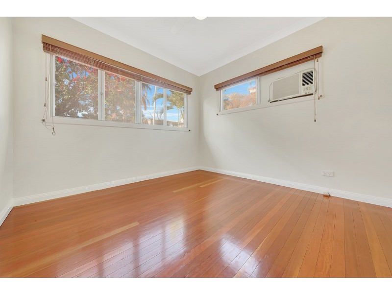 1 LAVER STREET, West Gladstone QLD 4680