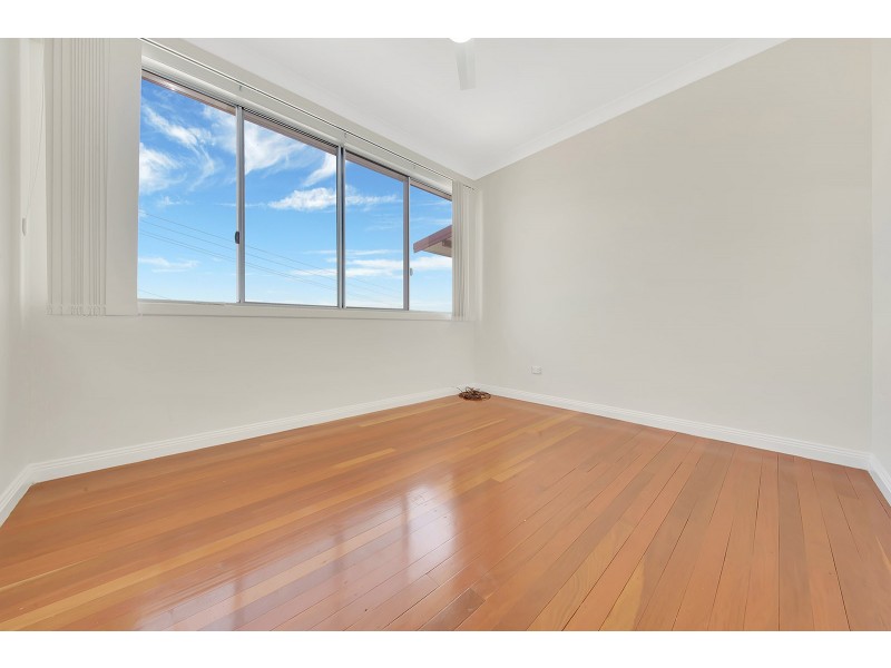 1 LAVER STREET, West Gladstone QLD 4680