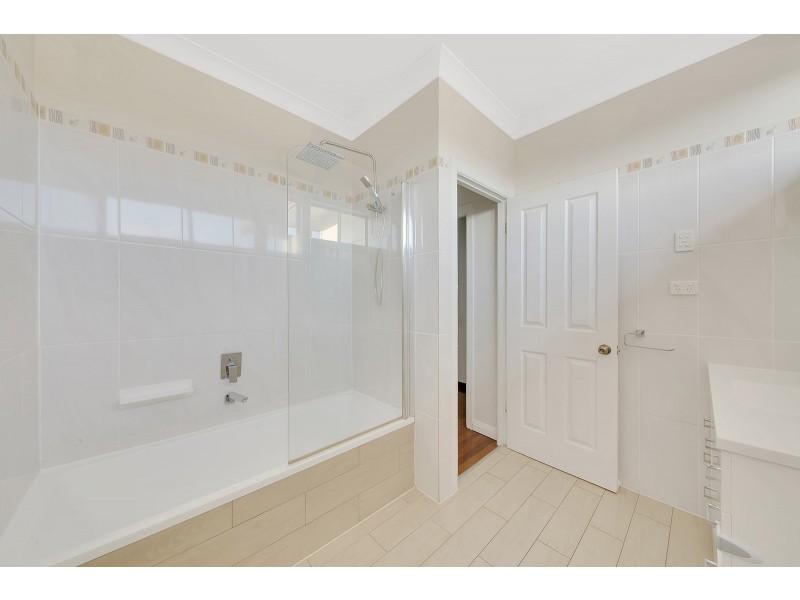 1 LAVER STREET, West Gladstone QLD 4680