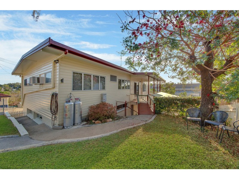 1 LAVER STREET, West Gladstone QLD 4680