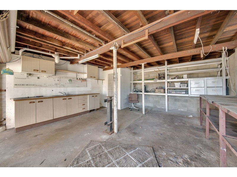 1 LAVER STREET, West Gladstone QLD 4680