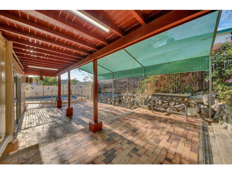 1 LAVER STREET, West Gladstone QLD 4680