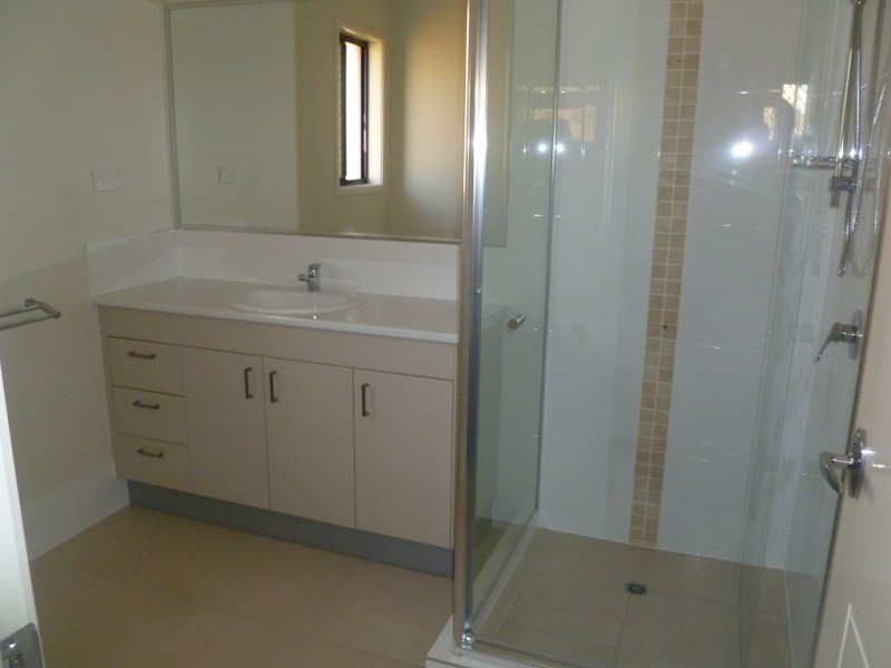 8 BENDEE STREET, Glen Eden QLD 4680