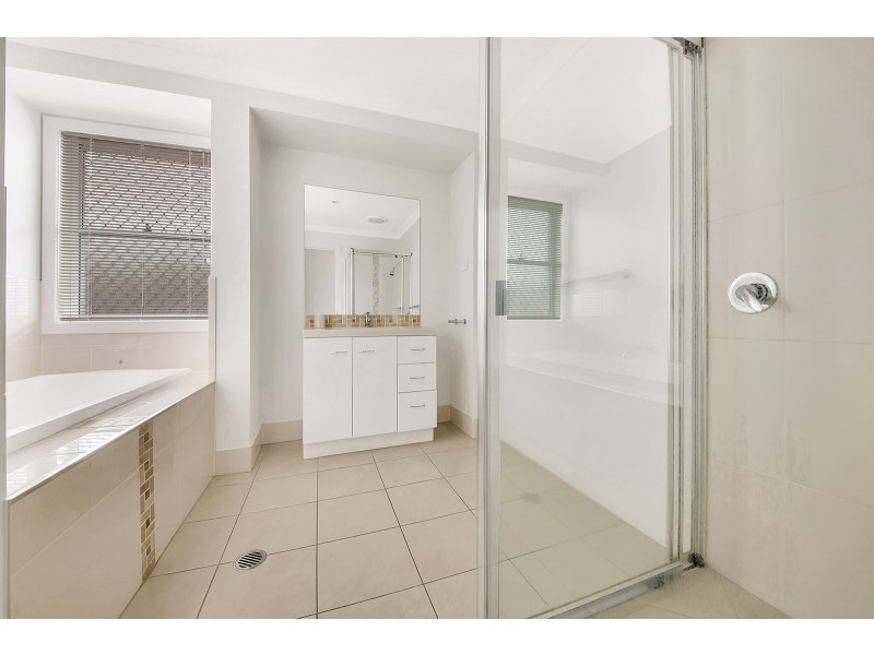 7 IRIS ROAD, Kirkwood QLD 4680