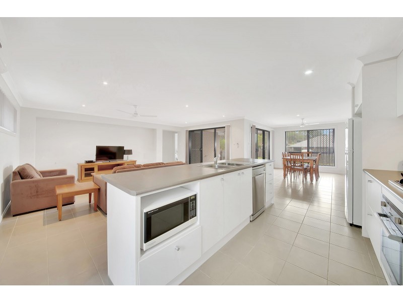 24 IRIS ROAD, Kirkwood QLD 4680