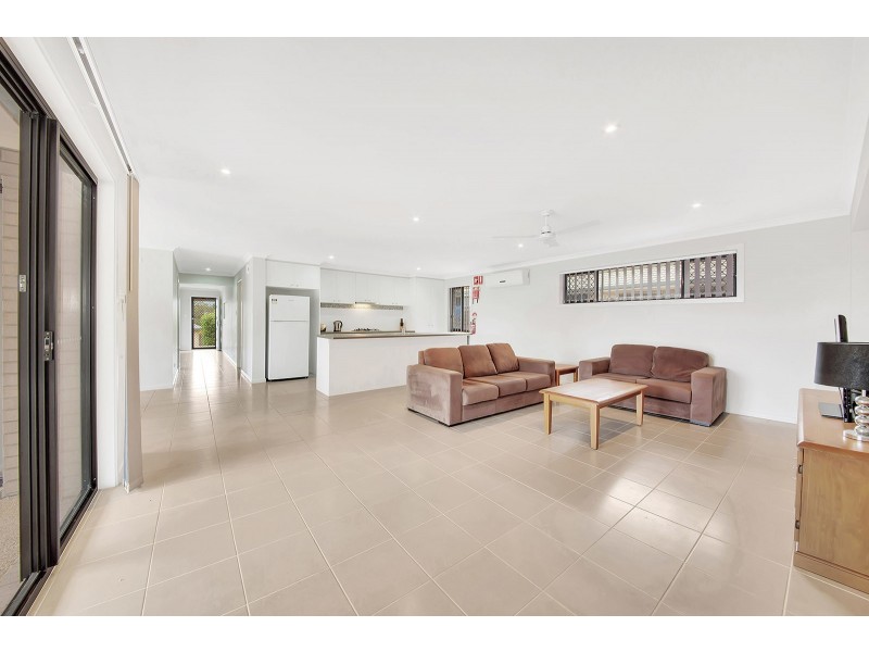 24 IRIS ROAD, Kirkwood QLD 4680