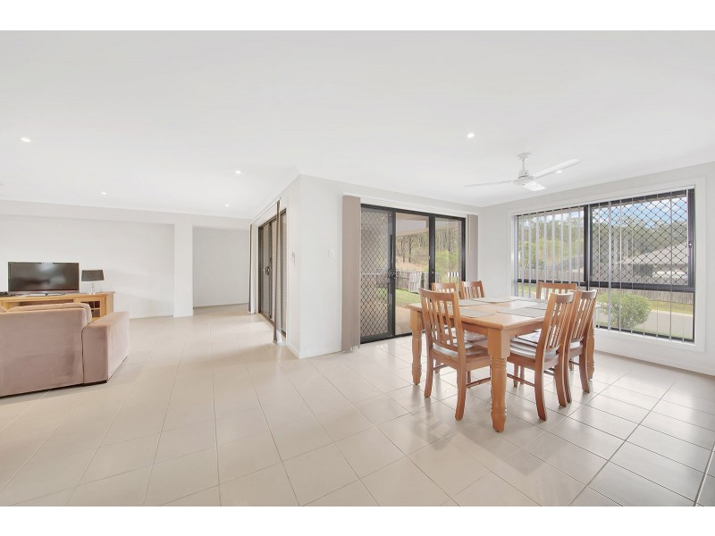 24 IRIS ROAD, Kirkwood QLD 4680