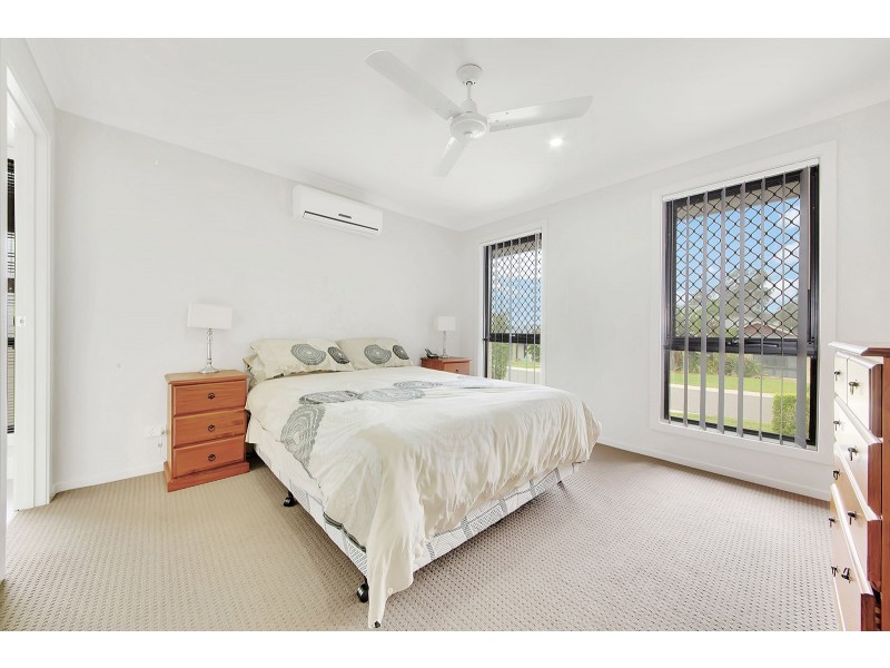 24 IRIS ROAD, Kirkwood QLD 4680