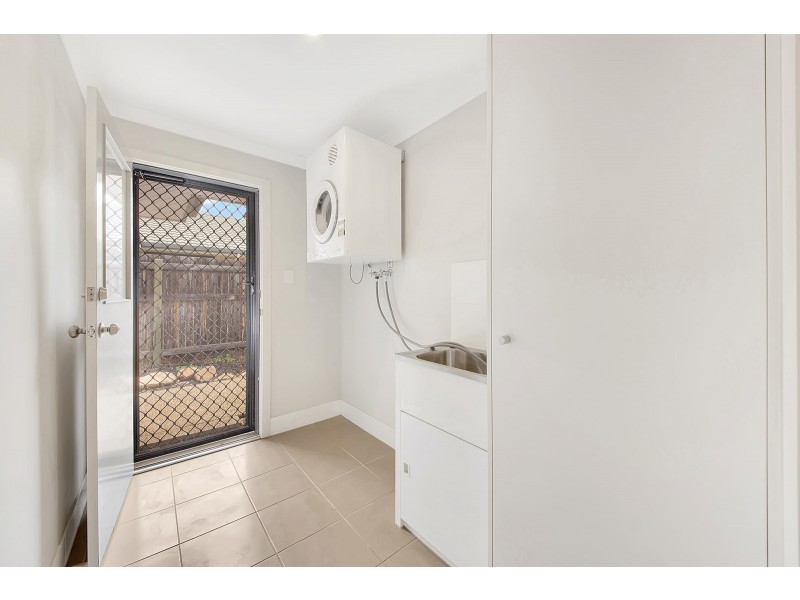 24 IRIS ROAD, Kirkwood QLD 4680