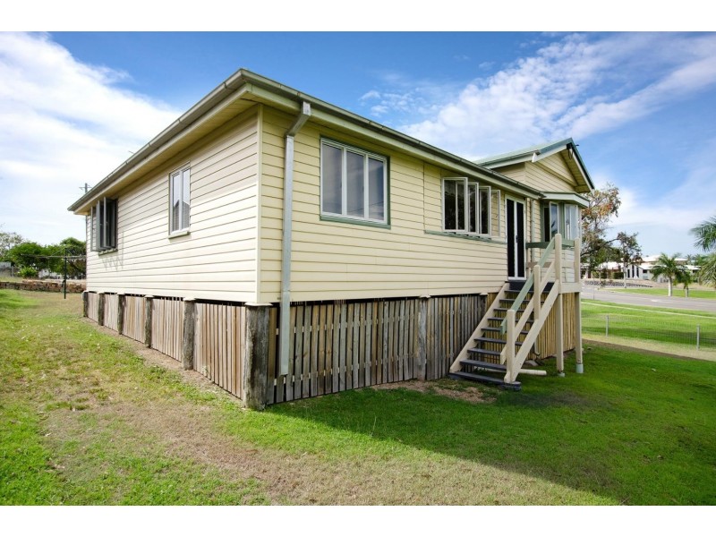 2 FISHER STREET, West Gladstone QLD 4680