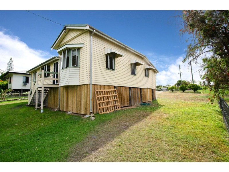 2 FISHER STREET, West Gladstone QLD 4680