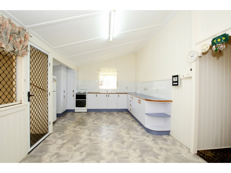 2 FISHER STREET, West Gladstone QLD 4680