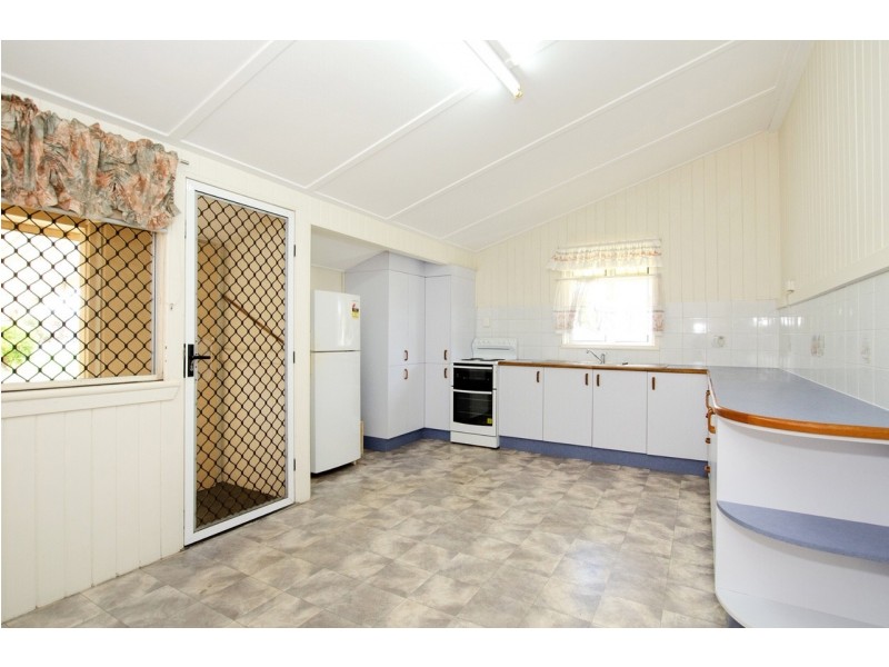 2 FISHER STREET, West Gladstone QLD 4680