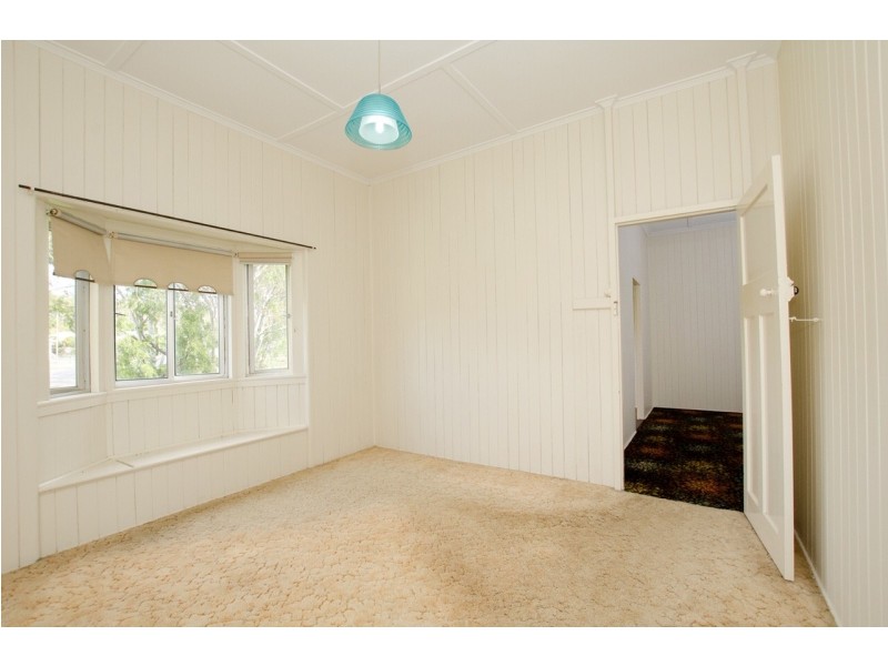2 FISHER STREET, West Gladstone QLD 4680