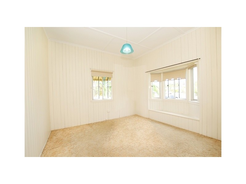 2 FISHER STREET, West Gladstone QLD 4680