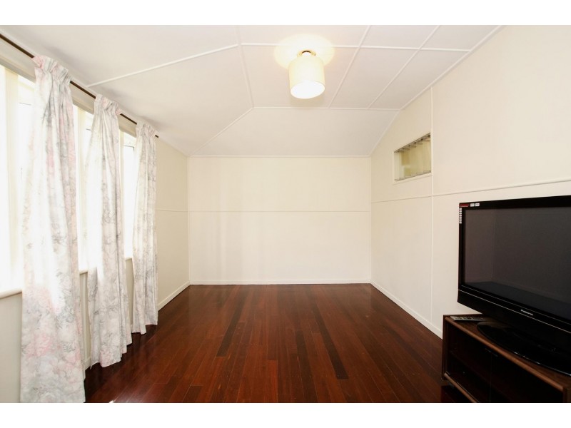 2 FISHER STREET, West Gladstone QLD 4680