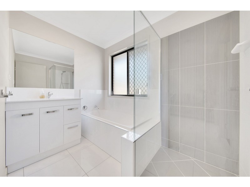 1 PHELPS CIRCUIT, Kirkwood QLD 4680