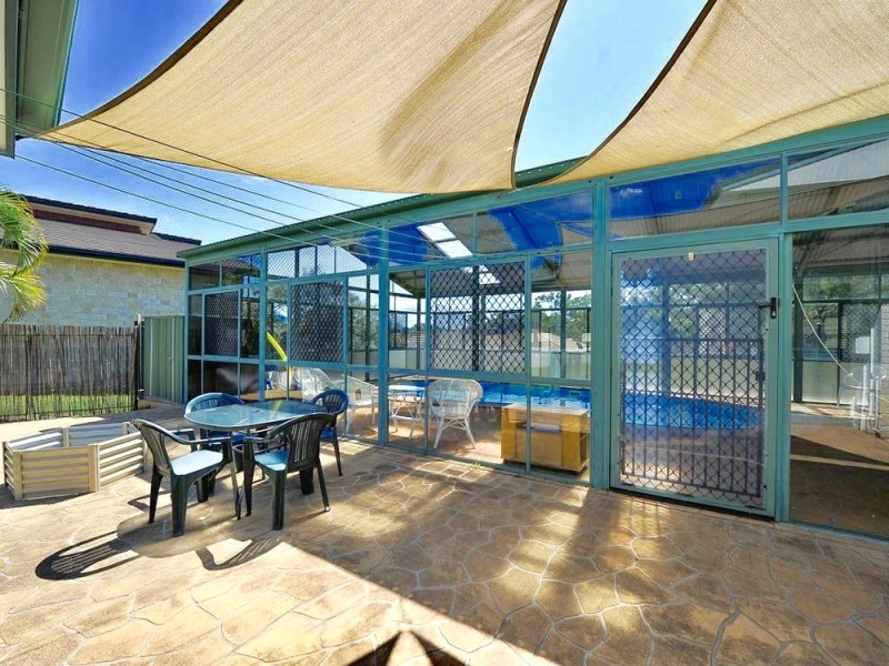 1 PINE AVENUE, West Gladstone QLD 4680