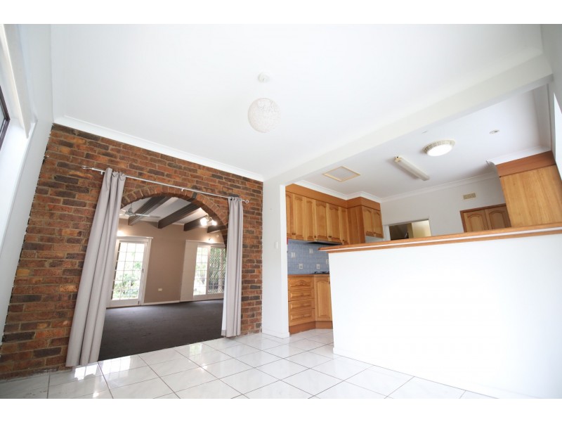 1 PINE AVENUE, West Gladstone QLD 4680