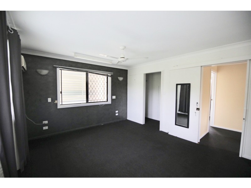 1 PINE AVENUE, West Gladstone QLD 4680