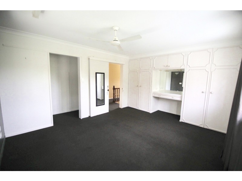 1 PINE AVENUE, West Gladstone QLD 4680