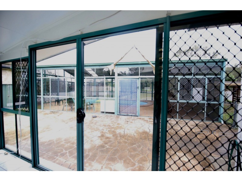 1 PINE AVENUE, West Gladstone QLD 4680