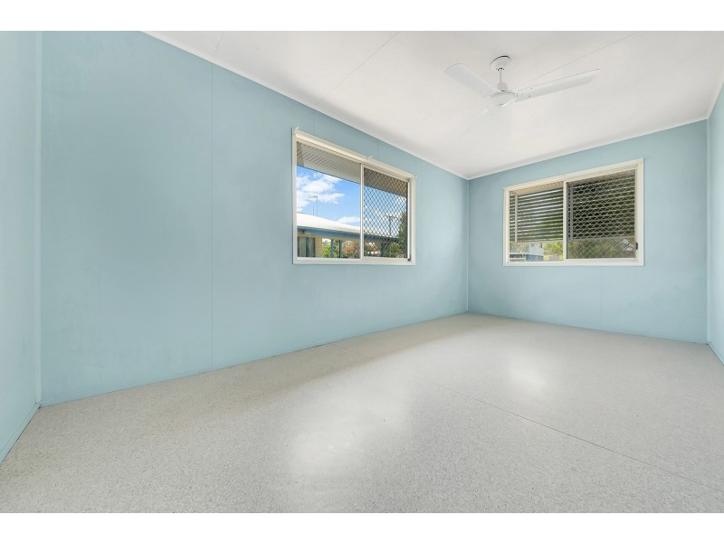 63 Squire Street, Toolooa QLD 4680