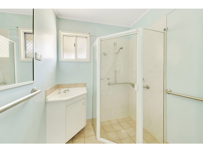 63 Squire Street, Toolooa QLD 4680