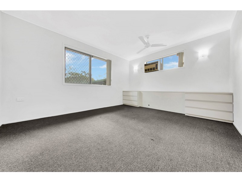 37 ANDERSON STREET, Clinton QLD 4680