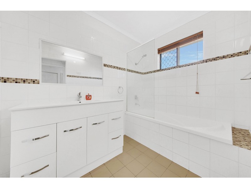 37 ANDERSON STREET, Clinton QLD 4680